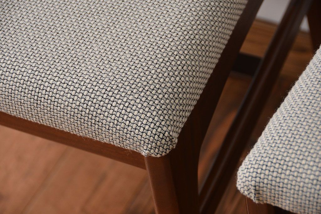 ヴィンテージ家具　北欧ビンテージ　ウォールナット材のシンプルでおしゃれなダイニングチェア2脚セット