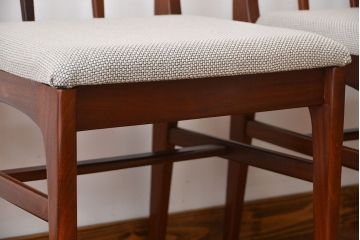 ヴィンテージ家具　北欧ビンテージ　ウォールナット材のシンプルでおしゃれなダイニングチェア2脚セット