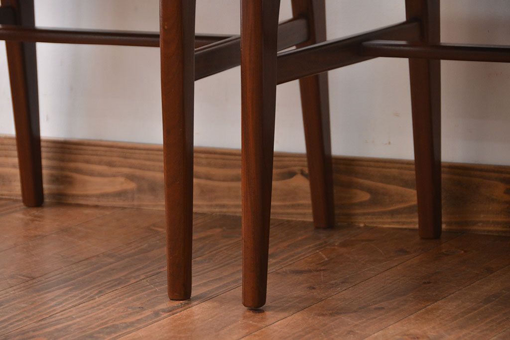 ヴィンテージ家具　北欧ビンテージ　ウォールナット材のシンプルでおしゃれなダイニングチェア2脚セット