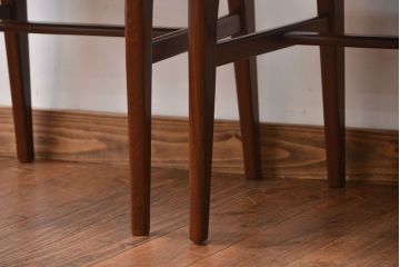 ヴィンテージ家具　北欧ビンテージ　ウォールナット材のシンプルでおしゃれなダイニングチェア2脚セット