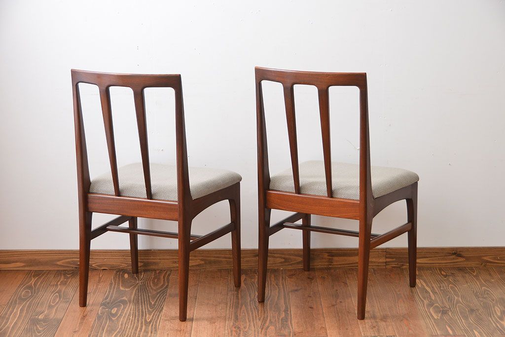 ヴィンテージ家具　北欧ビンテージ　ウォールナット材のシンプルでおしゃれなダイニングチェア2脚セット