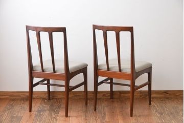 ヴィンテージ家具　北欧ビンテージ　ウォールナット材のシンプルでおしゃれなダイニングチェア2脚セット