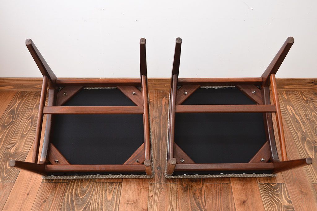 ヴィンテージ家具　北欧ビンテージ　ウォールナット材のシンプルでおしゃれなダイニングチェア2脚セット