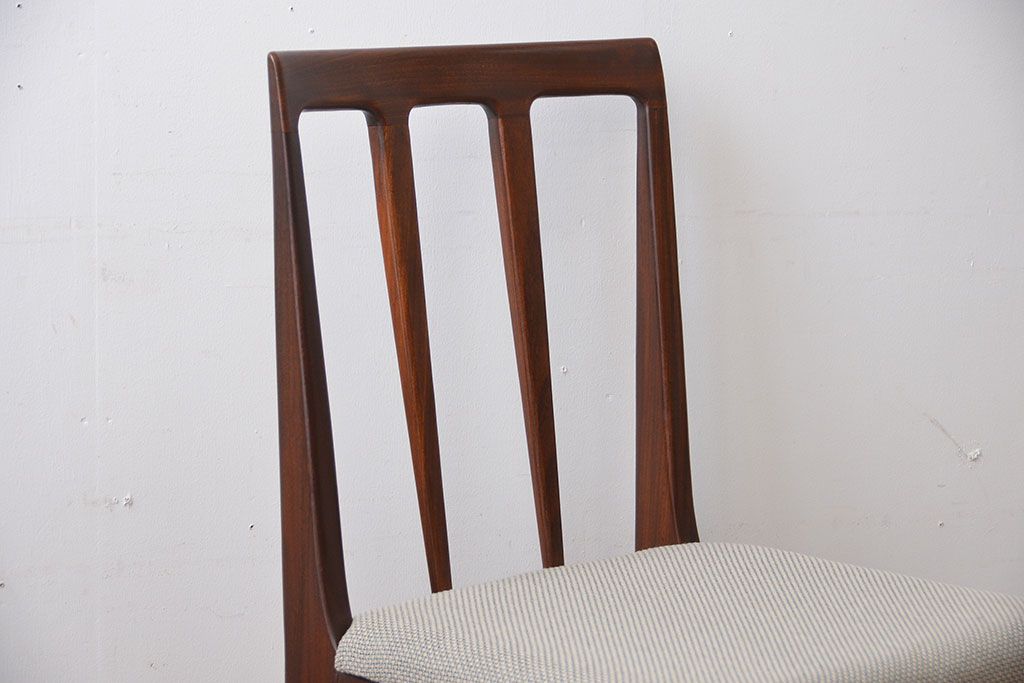 ヴィンテージ家具　北欧ビンテージ　ウォールナット材のシンプルでおしゃれなダイニングチェア(1)