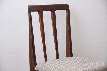 ヴィンテージ家具　北欧ビンテージ　ウォールナット材のシンプルでおしゃれなダイニングチェア(1)