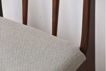 ヴィンテージ家具　北欧ビンテージ　ウォールナット材のシンプルでおしゃれなダイニングチェア(1)