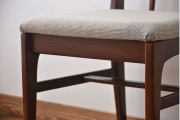 ヴィンテージ家具　北欧ビンテージ　ウォールナット材のシンプルでおしゃれなダイニングチェア(1)