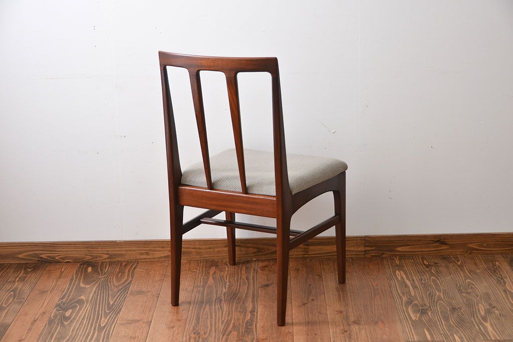 ヴィンテージ家具　北欧ビンテージ　ウォールナット材のシンプルでおしゃれなダイニングチェア(1)