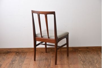 ヴィンテージ家具　北欧ビンテージ　ウォールナット材のシンプルでおしゃれなダイニングチェア(1)