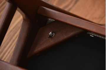 ヴィンテージ家具　北欧ビンテージ　ウォールナット材のシンプルでおしゃれなダイニングチェア(1)