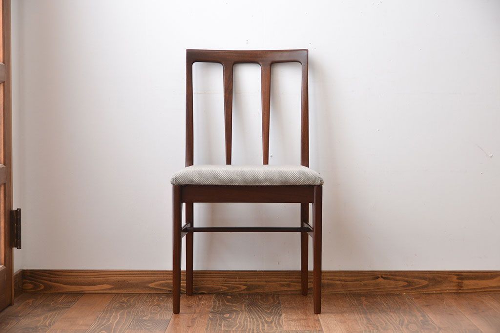 ヴィンテージ家具　北欧ビンテージ　ウォールナット材のシンプルでおしゃれなダイニングチェア(2)