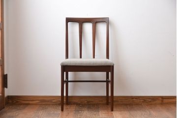ヴィンテージ家具　北欧ビンテージ　ウォールナット材のシンプルでおしゃれなダイニングチェア(2)