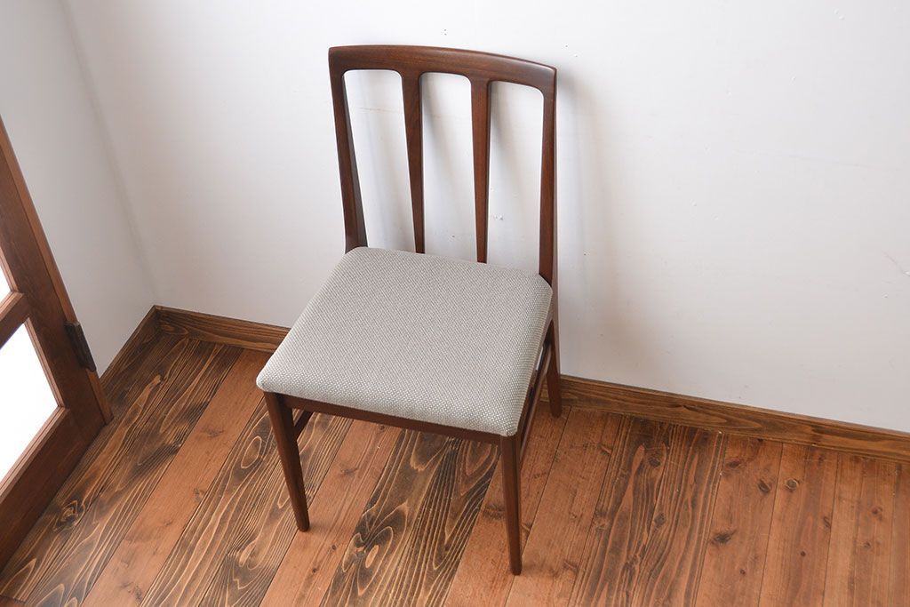 ヴィンテージ家具　北欧ビンテージ　ウォールナット材のシンプルでおしゃれなダイニングチェア(2)