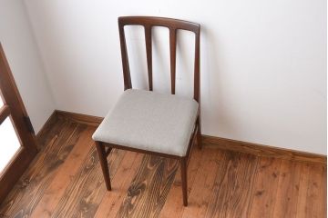 ヴィンテージ家具　北欧ビンテージ　ウォールナット材のシンプルでおしゃれなダイニングチェア(2)