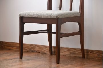 ヴィンテージ家具　北欧ビンテージ　ウォールナット材のシンプルでおしゃれなダイニングチェア(2)