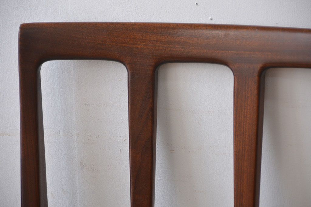 ヴィンテージ家具　北欧ビンテージ　ウォールナット材のシンプルでおしゃれなダイニングチェア(2)