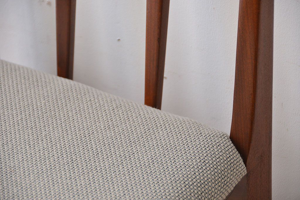 ヴィンテージ家具　北欧ビンテージ　ウォールナット材のシンプルでおしゃれなダイニングチェア(2)