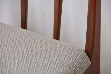 ヴィンテージ家具　北欧ビンテージ　ウォールナット材のシンプルでおしゃれなダイニングチェア(2)