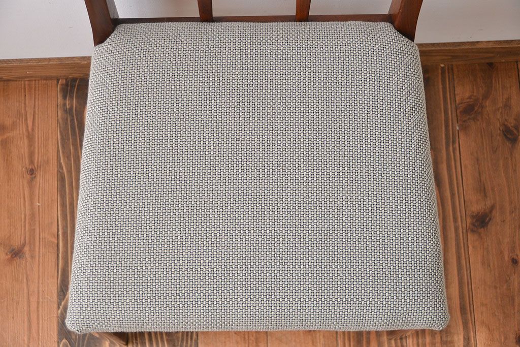 ヴィンテージ家具　北欧ビンテージ　ウォールナット材のシンプルでおしゃれなダイニングチェア(2)