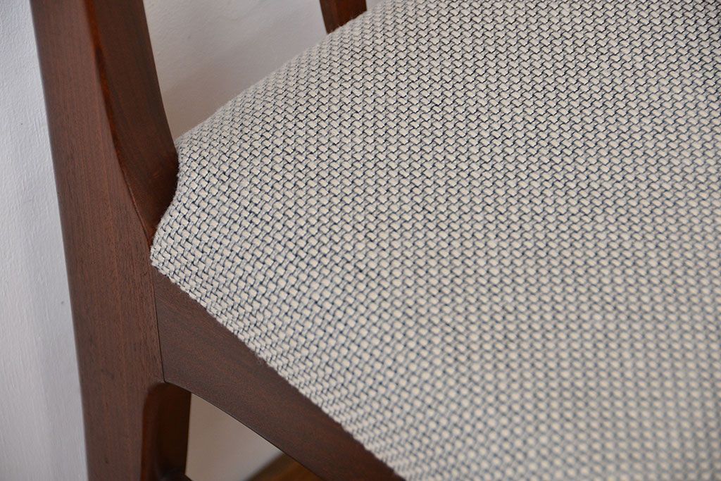 ヴィンテージ家具　北欧ビンテージ　ウォールナット材のシンプルでおしゃれなダイニングチェア(2)