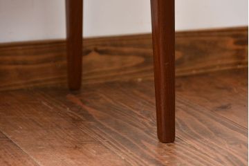 ヴィンテージ家具　北欧ビンテージ　ウォールナット材のシンプルでおしゃれなダイニングチェア(2)