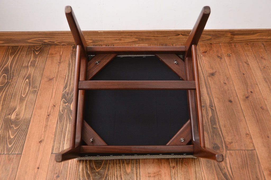 ヴィンテージ家具　北欧ビンテージ　ウォールナット材のシンプルでおしゃれなダイニングチェア(2)