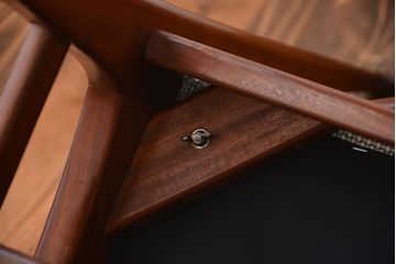 ヴィンテージ家具　北欧ビンテージ　ウォールナット材のシンプルでおしゃれなダイニングチェア(2)