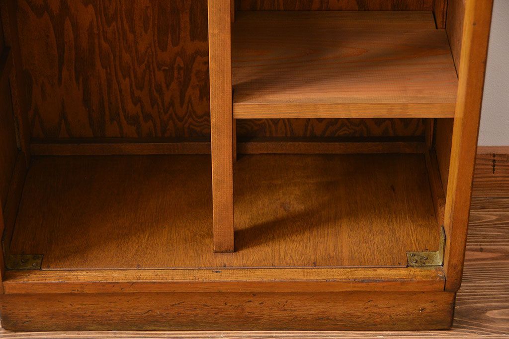 レトロ家具　アンティーク　棚の高さが自由自在!レトロな飾り棚