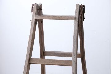 アンティーク雑貨　ジャンク品　アンティーク　古い木製のシャビーな梯子(脚立・ステップ・ラダー)