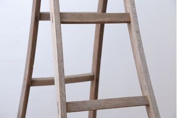 アンティーク雑貨　ジャンク品　アンティーク　古い木製のシャビーな梯子(脚立・ステップ・ラダー)