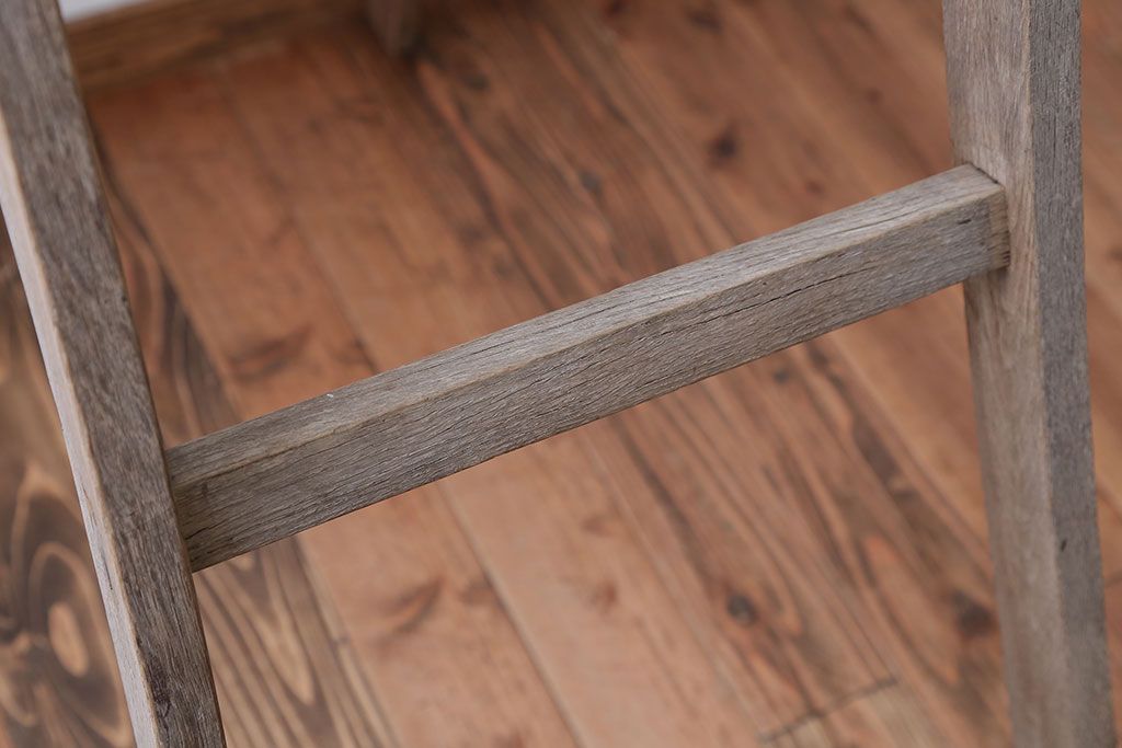 アンティーク雑貨　ジャンク品　アンティーク　古い木製のシャビーな梯子(脚立・ステップ・ラダー)