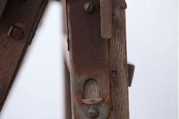 アンティーク雑貨　ジャンク品　アンティーク　古い木製のシャビーな梯子(脚立・ステップ・ラダー)