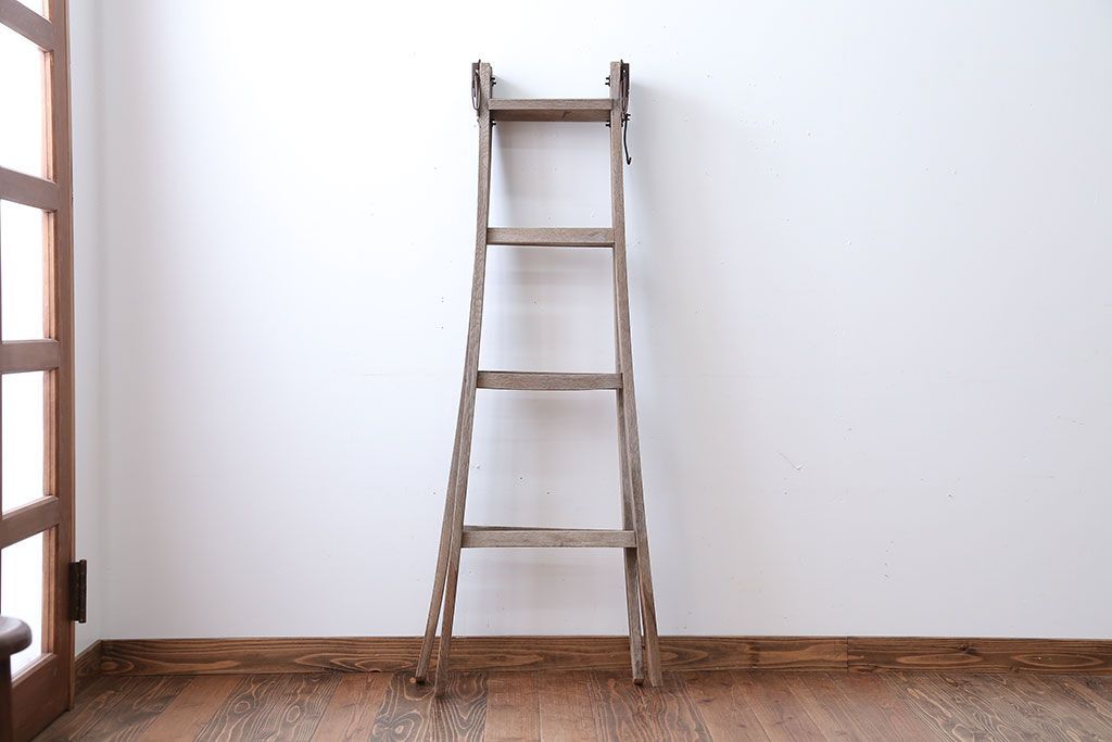 アンティーク雑貨　ジャンク品　アンティーク　古い木製のシャビーな梯子(脚立・ステップ・ラダー)