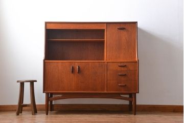 ヴィンテージ家具　北欧ビンテージ　G-PLAN　チーク材の収納棚