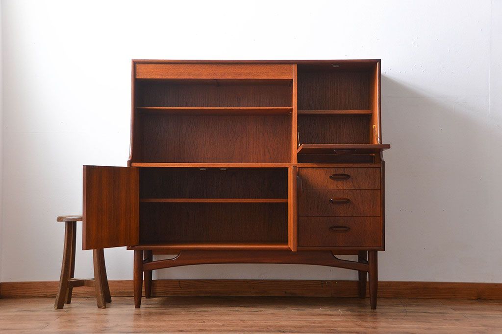 ヴィンテージ家具　北欧ビンテージ　G-PLAN　チーク材の収納棚