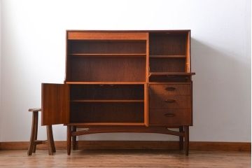 ヴィンテージ家具　北欧ビンテージ　G-PLAN　チーク材の収納棚