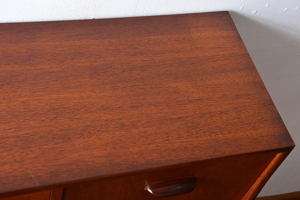 ヴィンテージ家具　北欧ビンテージ　G-PLAN　チーク材の収納棚