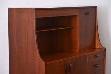 ヴィンテージ家具　北欧ビンテージ　G-PLAN　チーク材の収納棚