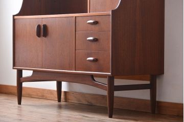 ヴィンテージ家具　北欧ビンテージ　G-PLAN　チーク材の収納棚