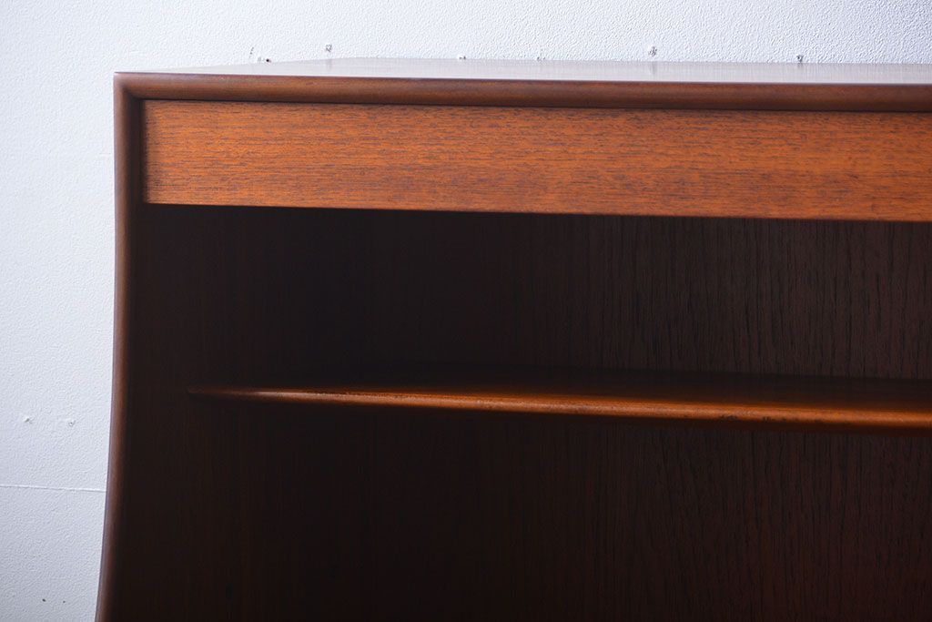 ヴィンテージ家具　北欧ビンテージ　G-PLAN　チーク材の収納棚