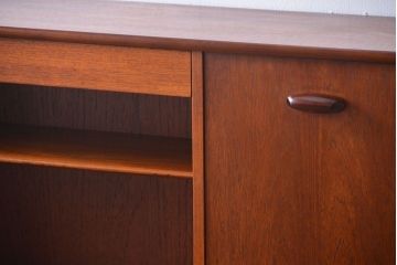 ヴィンテージ家具　北欧ビンテージ　G-PLAN　チーク材の収納棚