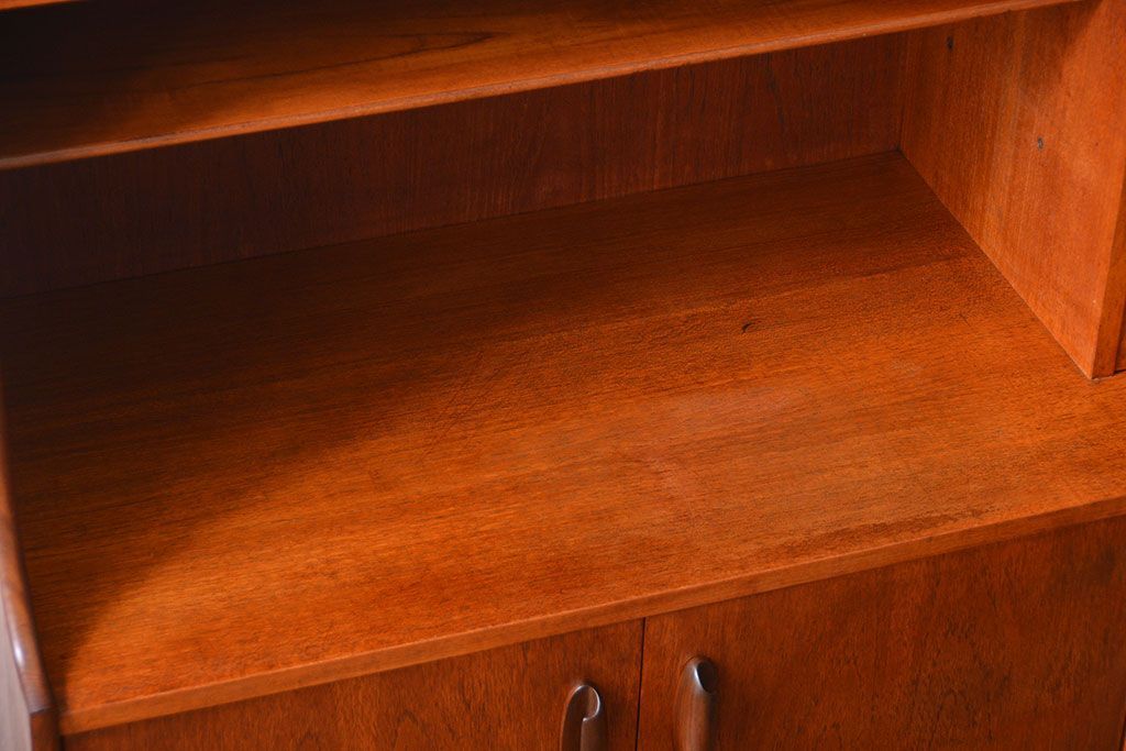 ヴィンテージ家具　北欧ビンテージ　G-PLAN　チーク材の収納棚