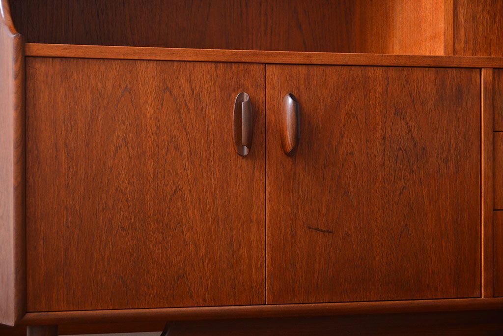 ヴィンテージ家具　北欧ビンテージ　G-PLAN　チーク材の収納棚