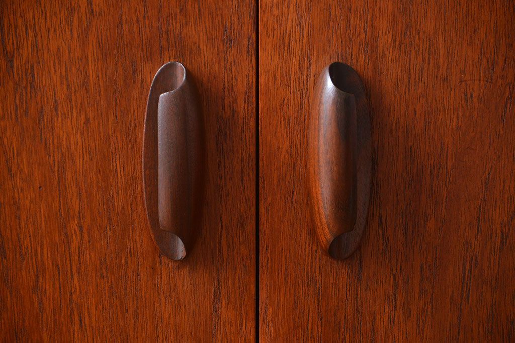 ヴィンテージ家具　北欧ビンテージ　G-PLAN　チーク材の収納棚