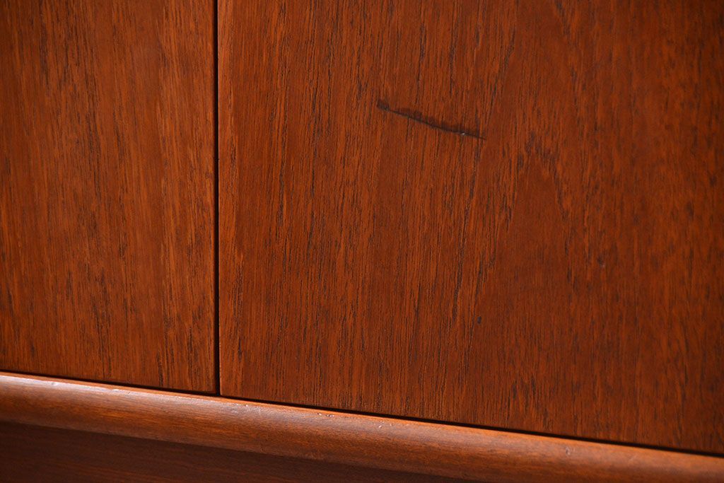 ヴィンテージ家具　北欧ビンテージ　G-PLAN　チーク材の収納棚