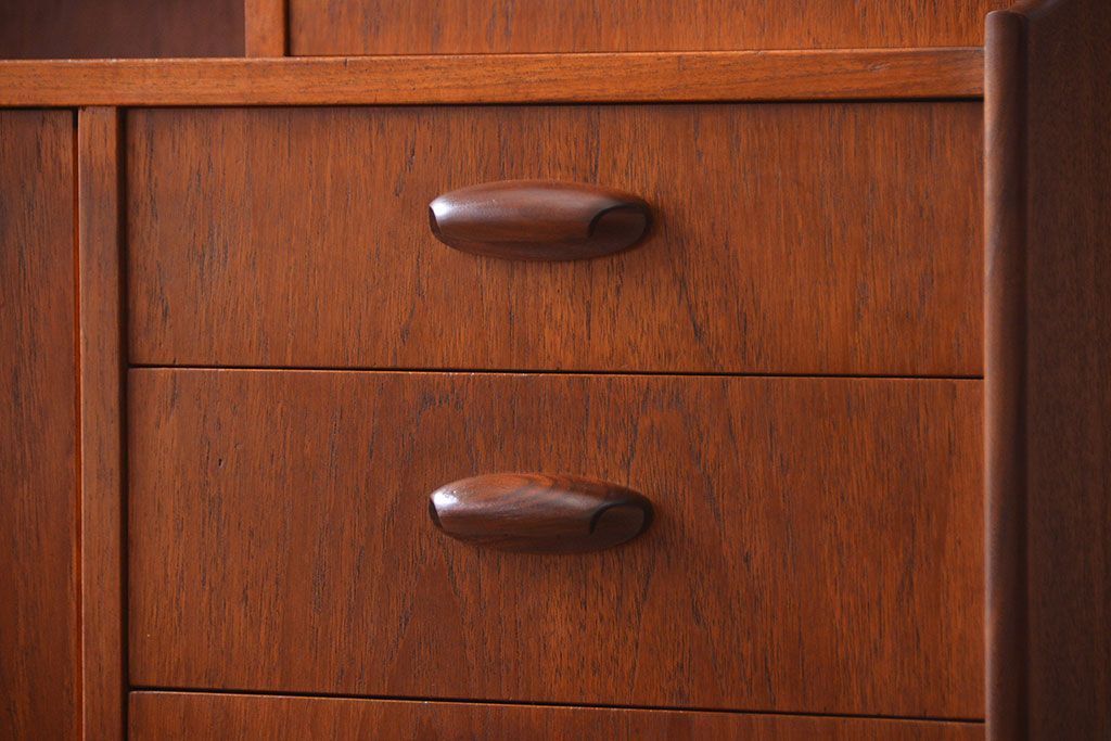 ヴィンテージ家具　北欧ビンテージ　G-PLAN　チーク材の収納棚