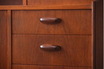 ヴィンテージ家具　北欧ビンテージ　G-PLAN　チーク材の収納棚