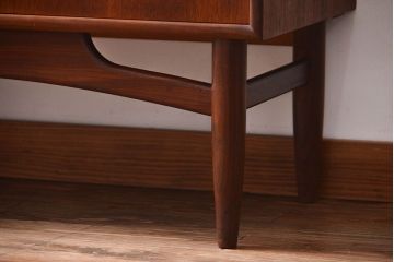 ヴィンテージ家具　北欧ビンテージ　G-PLAN　チーク材の収納棚