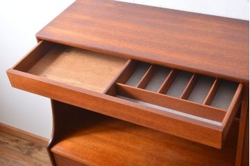 ヴィンテージ家具　北欧ビンテージ　G-PLAN　チーク材の収納棚