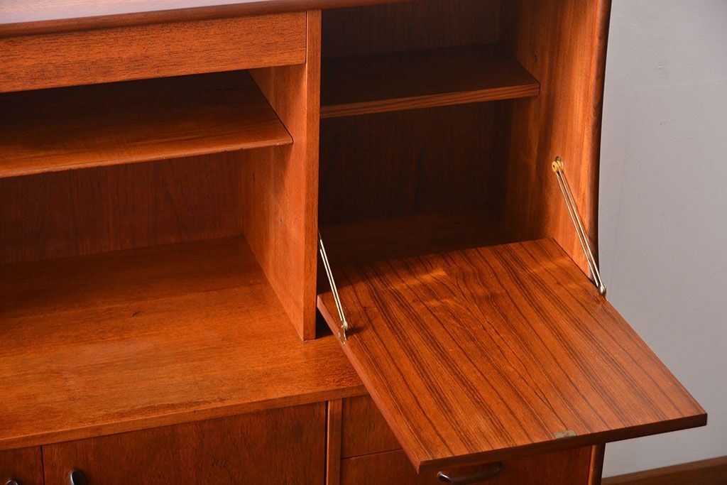 ヴィンテージ家具　北欧ビンテージ　G-PLAN　チーク材の収納棚
